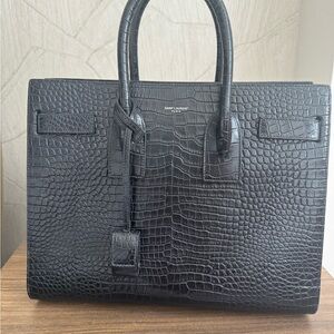 YSL SAC DE JOUR LARGE IN CROCODILE-EMBOSSED
LEATHER ***AUTHENTIC GUARANTEED ***